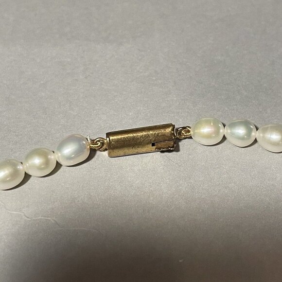 Pearl Necklace with Pearl Pendant Gold Toned - Picture 7 of 9